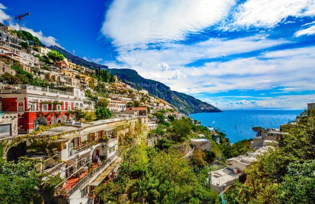 amalfi coast honeymoon couple