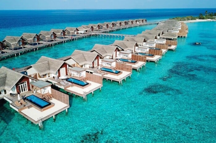 Bora Bora vs The Maldives: What’s the Difference?