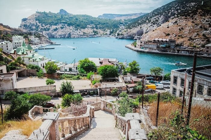 15 Top Free Travel Magazines & Travel Guides